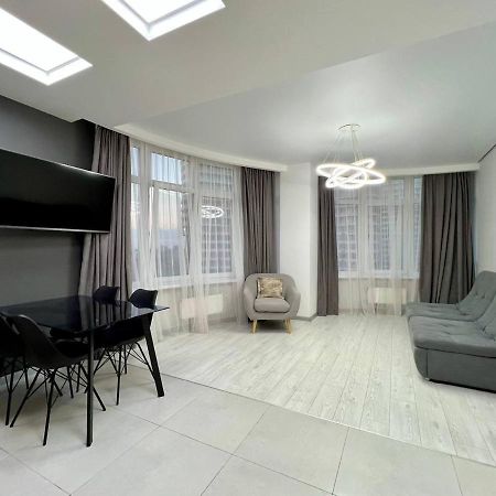 44 Pearl Stylish 1-Bedroom Apartment Одесса Экстерьер фото