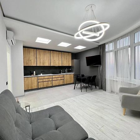 44 Pearl Stylish 1-Bedroom Apartment Одесса Экстерьер фото